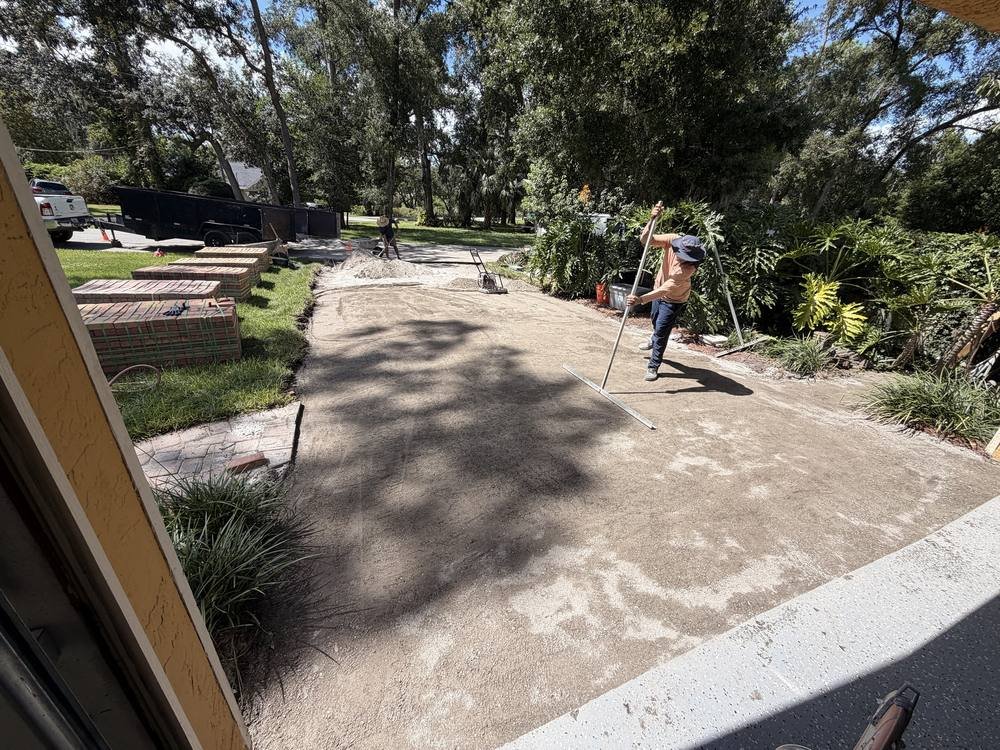 Screeding the bedding layer to grade